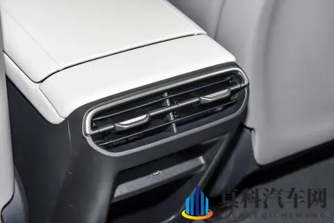 邂逅深蓝L06:高端技术走入寻常百姓家,一次价值重塑的深度体验-2