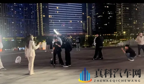 保洁阿姨当主播,为什么车企一定要直播?-1