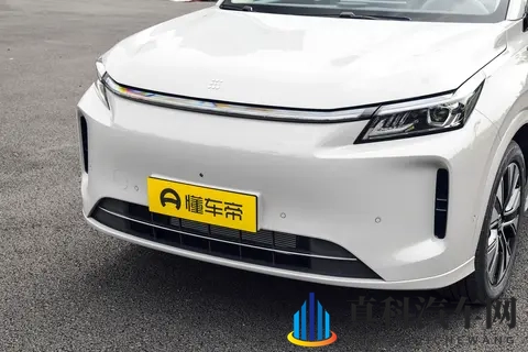 1198 万起，230km 超长续航，还能带四驱？三代蓝电E5 PLUS 值得一看-1