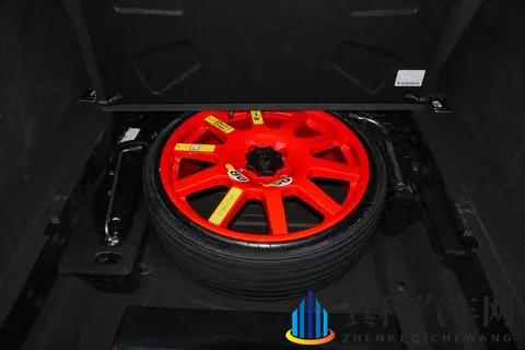 钟欣潼奶头被陈冠希看到了：陈冠希轶事：娱乐跨界汽车，隐私界限模糊-1