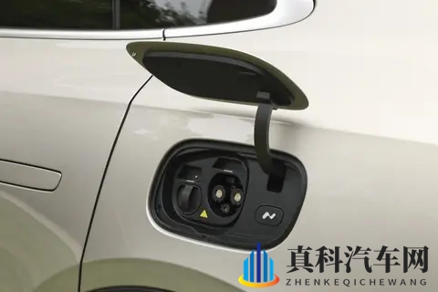 最高续航2120km 长安启源A06上市售1099万起-1