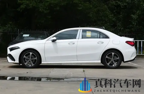 奔驰A级新定价,面对德系对手如何杀出血路?-1
