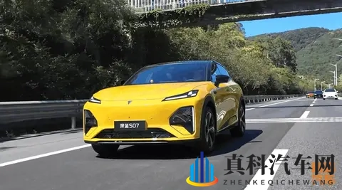 全系标配华为ADS4 SE,底盘驾控升级明显,全新深蓝S07真不错-1