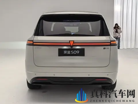 20万级大六座奶爸车，6座增程大型SUV，深蓝S09超长续版值得体验-1