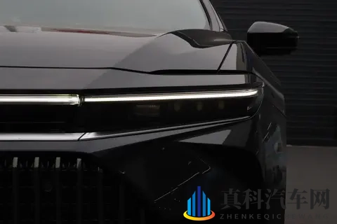 进口丰田皇冠新车选购指南：两大版本全方位解析-1