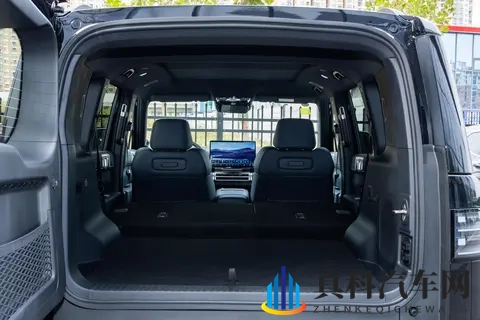 20万级SUV新标杆!四驱VS两驱,空间大动力强,选谁合适?-1