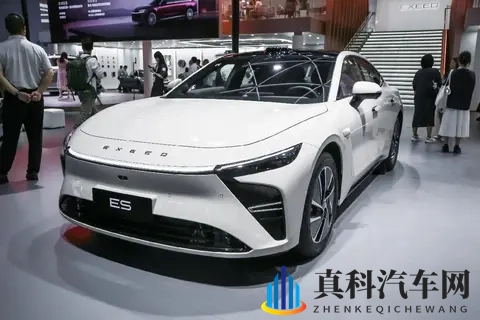 2025款星纪元ES 增程纯电可选，轴距3米，综合续航1645km-1