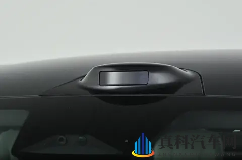 年轻人的“新欢”？这台纯电车配磁流变悬挂，预售价1399万起-3