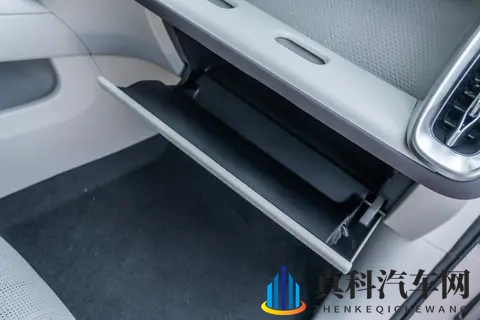 10 万级纯电轿车，续航稳、智能足又舒适，家用必看这款！-1