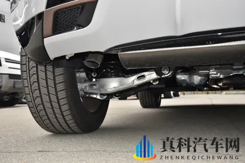 选车丨外观硬派年轻,两款车型配置,揽胜极光怎么选?全方面分析-3