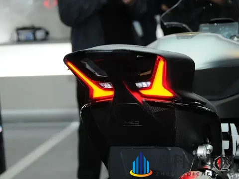 EICMA 2025:电子悬架+主动空动,春风SR-RR V4公升级跑车亮相米兰-2