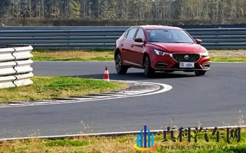 开车不带脑子的致命代价：3秒盲开50米，23倍事故率“隐形杀手”-1