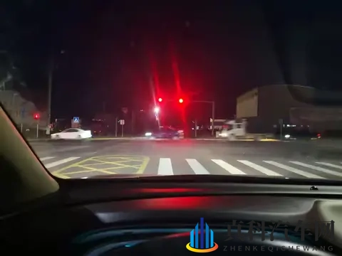 等绿灯有必要挂N挡吗？吃过亏的司机都这样做，安全又不伤车！-1