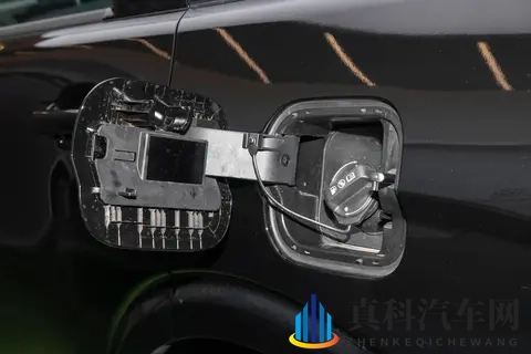 36万级大型6座SUV，配25T+8AT+四驱，实测油耗65L-1