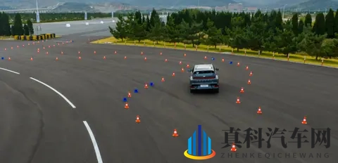 抢先试驾现代EO 羿欧:动力稍逊,刹车忒稳,操控领先-1