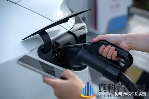 油价与时代转身:燃油车消亡史的最后砝码-1