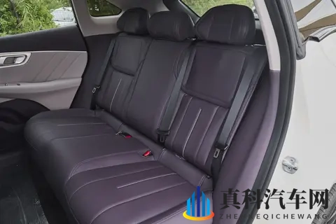 深度体验深蓝 S07 2026 款：续航与驾感新诠释-2