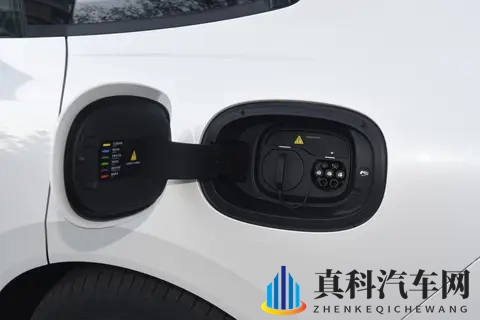 24.9万起,奔驰纯电CLA来了:不争不卷,只让你松口气-1