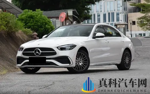 提供两驱_四驱车型,搭载15T+9AT动力,2025款奔驰C级该怎么选?-2