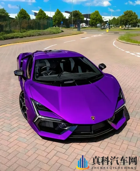 锋芒破界，艺术与空气动力学的巅峰——兰博基尼Revuelto设计美学-3