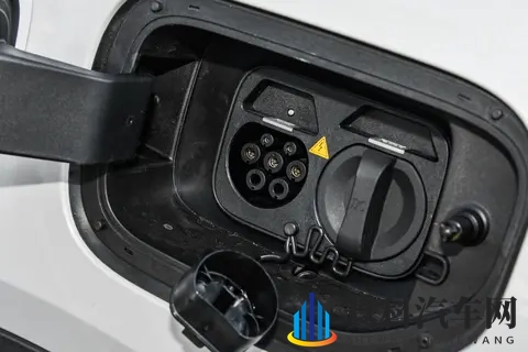 华为乾崑ADS SE加持,轴距2900mm,试驾深蓝S07 2026款,值得选吗?-3