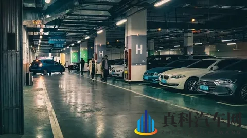 西安车主注意!多区启动停车欠费联追缴:离场须补欠费,否则难走-1