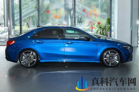 2025 款奔驰A级AMG怎么选?两款配置一句话对号入座-2