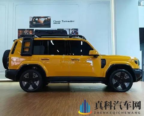 国产增程版“卫士”实车亮相！硬朗越野外观，车长超5米，配四驱-1