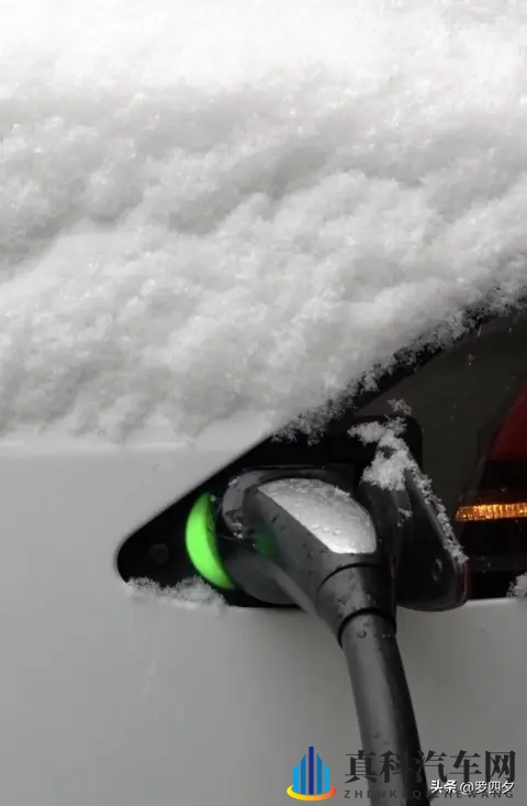 电动车惊现“断崖式掉电”!过两个红绿灯电量暴跌20%,谁的锅?-3