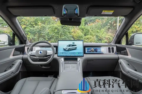 腾势 N8L DM：真能解决家庭出行痛点的六座 SUV-1