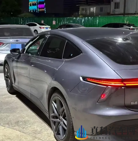 年轻人捡漏倒闭车企，有人半价买哪吒，有人12万元抄底高合-2