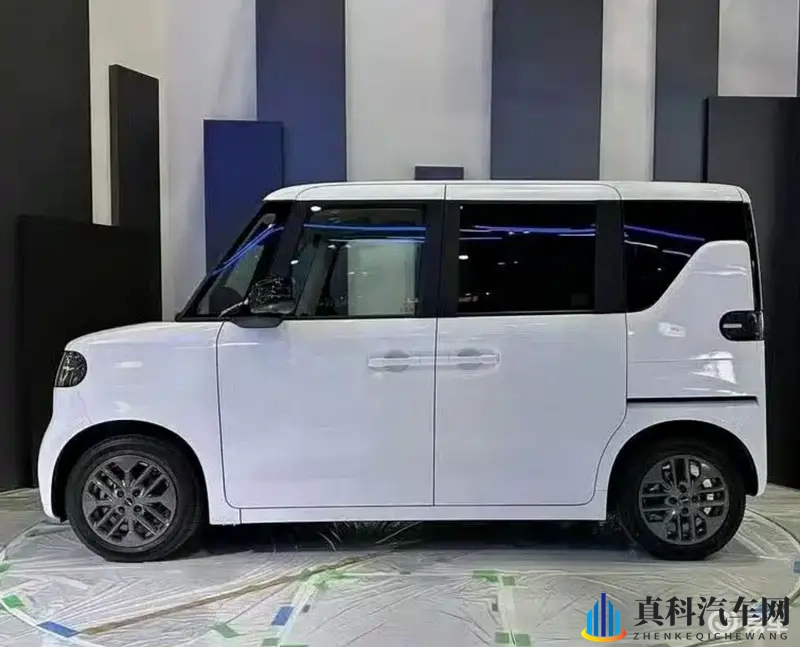 比亚迪K-Car实车图！活似一个“剁椒鱼头”，配侧滑门-1