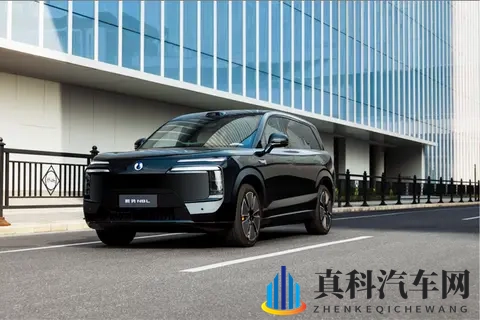 TA来了，无需动手，脚踩AR图标开后备箱，腾势N8L让优雅成为习惯-2