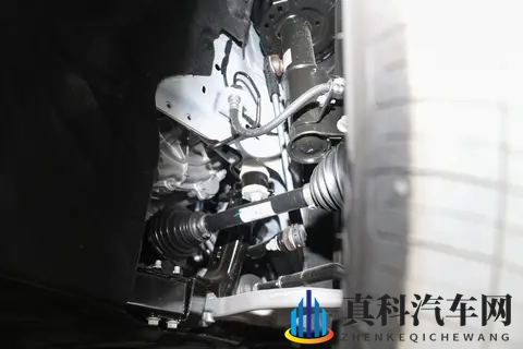 林肯 Z 选燃油还是混动？要燃油尊尚版还是要尊尚混动版的质感？-1