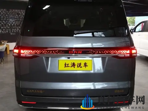 北汽锐胜M8预售,金色“BAW”车标,中大型MPV,会被大家认可吗?-2