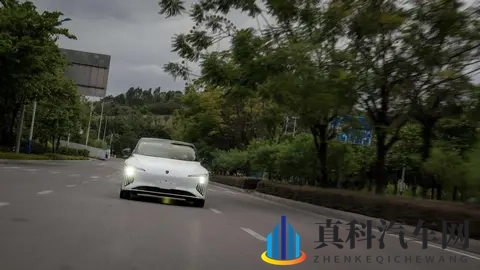 担心电车电池不耐用？星海S7 800V碳化硅超充版8年质保-3