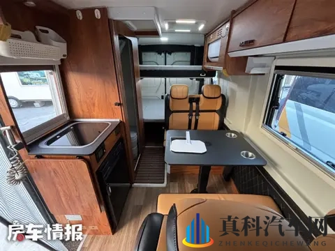 18万买长轴大空间房车！6座3张床自动挡，带10度电能洗澡做饭-1