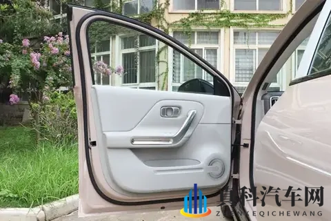 10万级家轿怎么选?650km续航+激光雷达,这台的确有点料-1