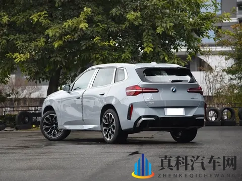 宝马这款中型SUV不足40万,轴距看齐X5配曜夜运动套件,搭载20T-1