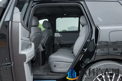 腾势 N8L DM：真能解决家庭出行痛点的六座 SUV-2