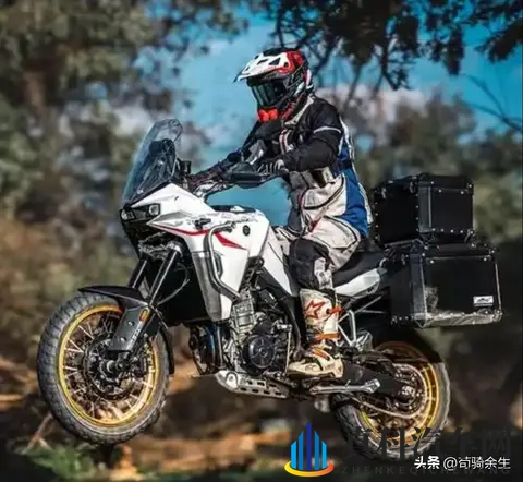 中排ADV卷王更新！凯越800X直降5000送保养，4万级配置实测如何？-3