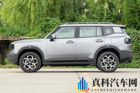 不到15万，方盒子新卷王，配三电机真四驱，续航147km，香吗？-3