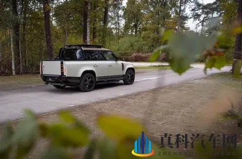 车迷狂喜！全球首款卫士皮卡正式发布，可惜不是路虎亲生的！-1