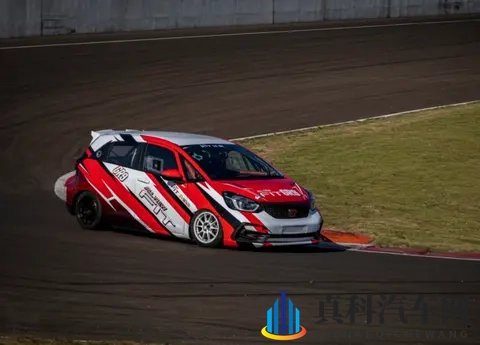 市场很热闹，用户更务实！如何看待争议之下的“飞度现象”-1