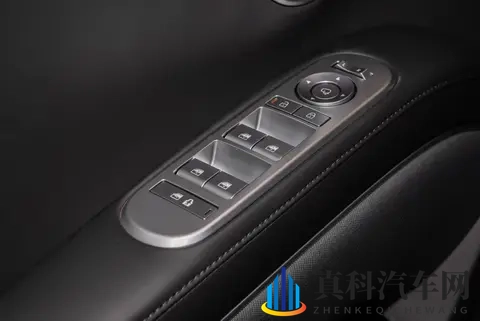 试驾帕里斯帝，适合二胎家庭，30万级大七座＋25T混动系统！-2