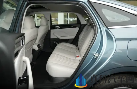 优惠后688万起，银河星耀6搅浑电混A级车市场，能否成功？-2