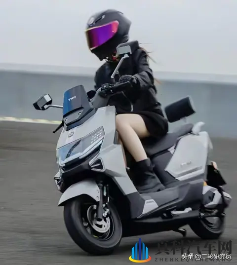 130km续航vs52km时速，绿驹曜影和普通踏板车谁更香？-3