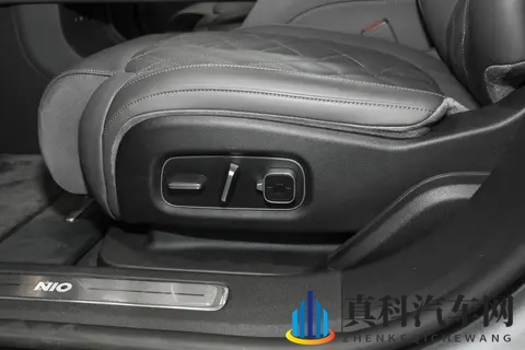 707马力+四驱,可变悬挂+魔毯,蔚来ET9适合谁?-1