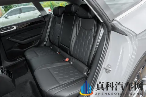 2025款大众CC选购指南:动力与配置如何选更值-2