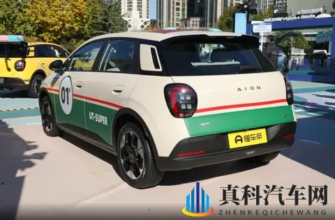 又一款新车上市，续航500km，99秒换电，499万起-3